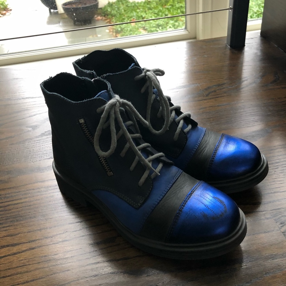 V-Italia Kiki lace up in blue